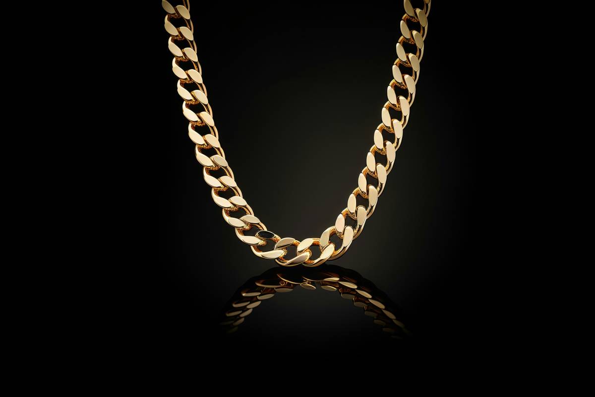 Infographic showing common gold hallmarks: 10K, 14K, 18K, 22K, and 24K with corresponding gold purity percentages and typical item examples like rings, chains, and dental crowns.